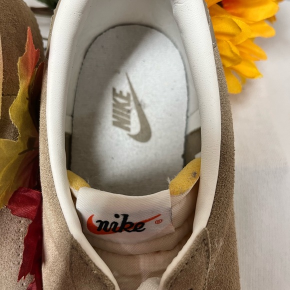 EUC men’s Nike promo tennis shoe in beige suede 11.5 - Picture 8 of 10